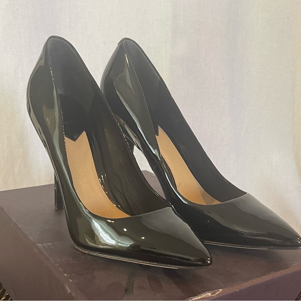 B Brian Atwood size 7.5
